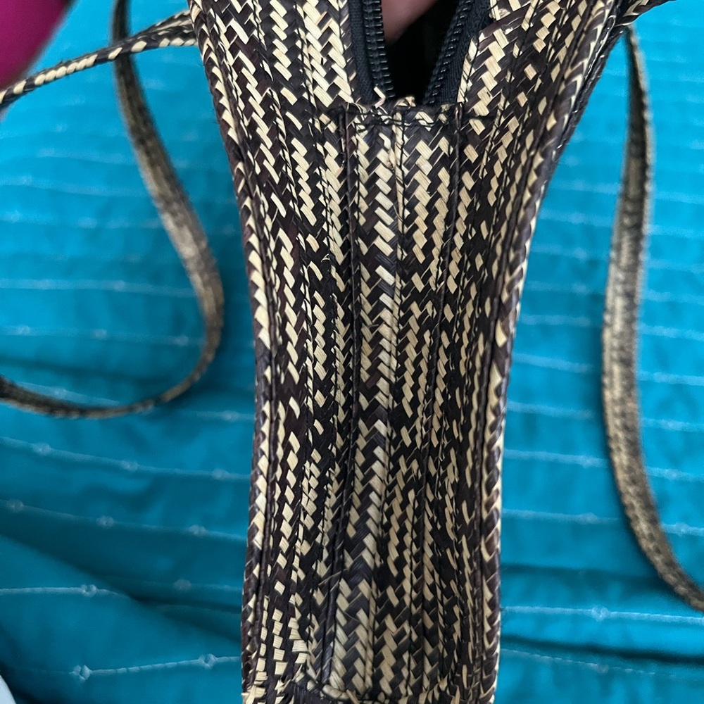 Brown/beige placemat shoulder bag. - Picture 4 of 6